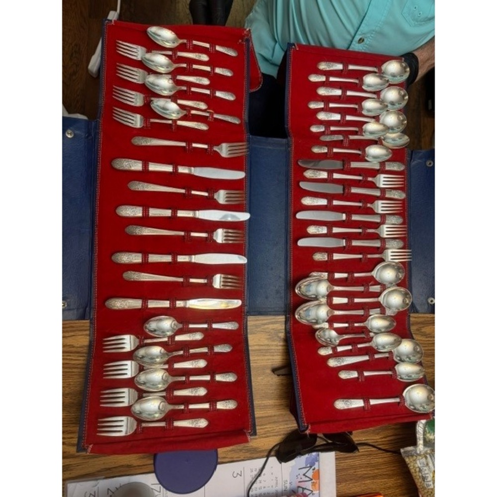 Wm Rogers Mfg Co Silverplate Flatware Set Memory Floral Pattern‎ 50+ Pieces Case